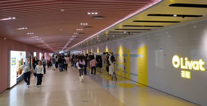 地铁淞虹路站上新！上海荟聚在地下通道内打造了一场跨界“大秀”(图5)