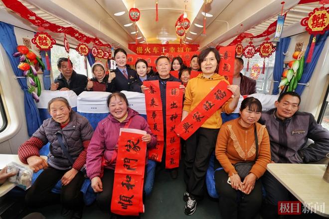 新春走基层丨探访陕甘川秦岭“慢火车”：历经68年沧桑最低票价4元退休列车长重返车厢当志愿者(图6)