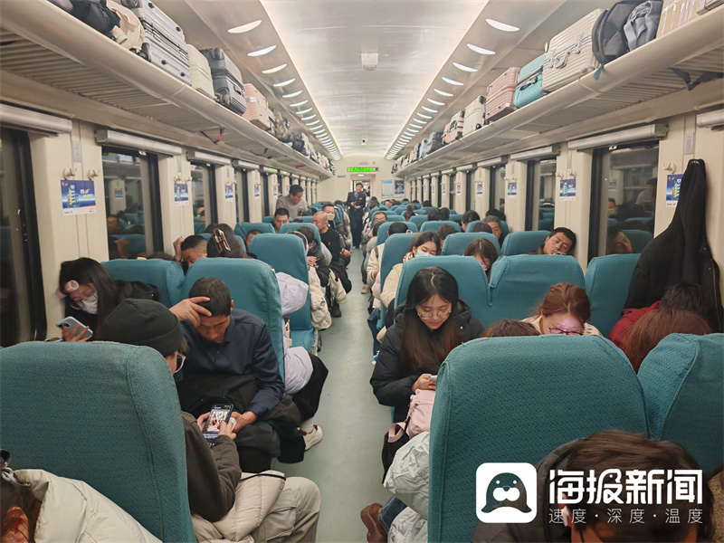 新春走基层丨5天、7000多公里跟着Z105次列车横跨7省区我们拍下了春运最真实的样子(图5)