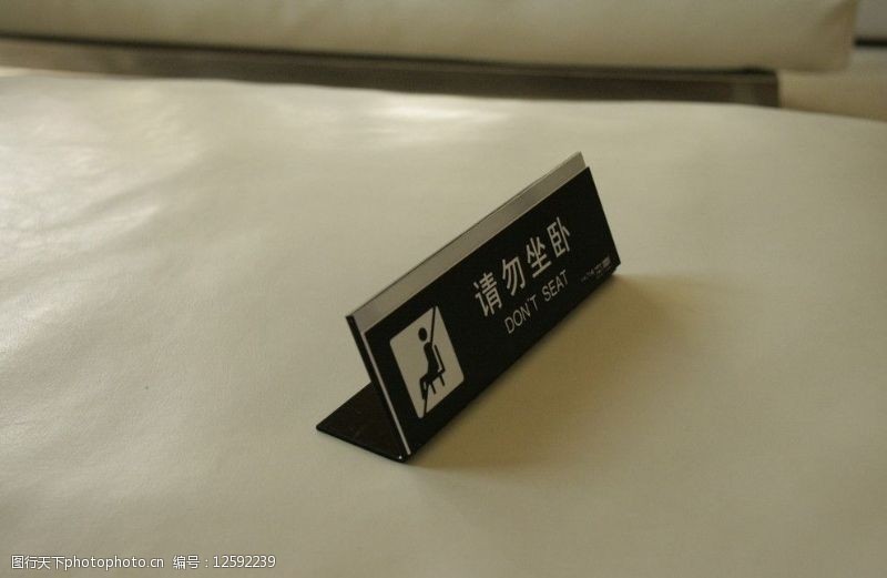 雷军冲业绩：小米YU7还有少量现车 预约试驾就送车模(图1)