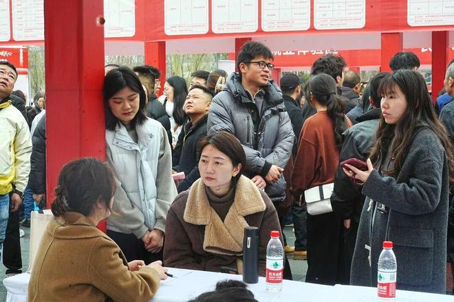 6000+岗位供需两旺！崇州2026年“春风行动”大型招聘会火热开启(图6)