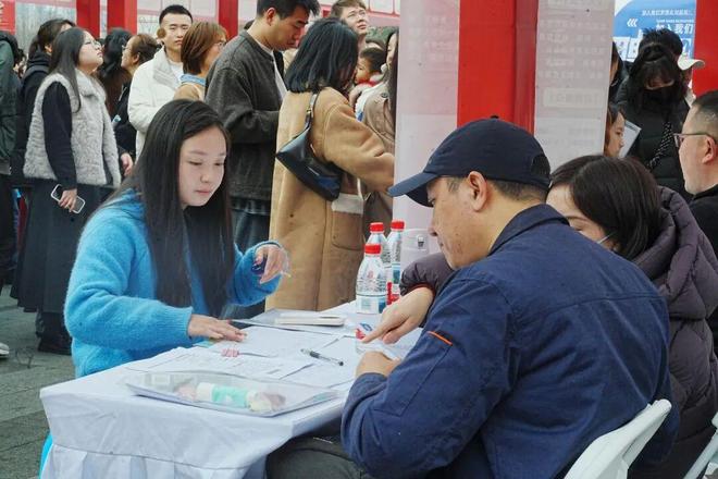 6000+岗位供需两旺！崇州2026年“春风行动”大型招聘会火热开启(图7)