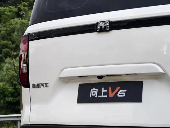 欲把面包比理想向上V6体面闯试驾鑫源汽车向上V6(图4)